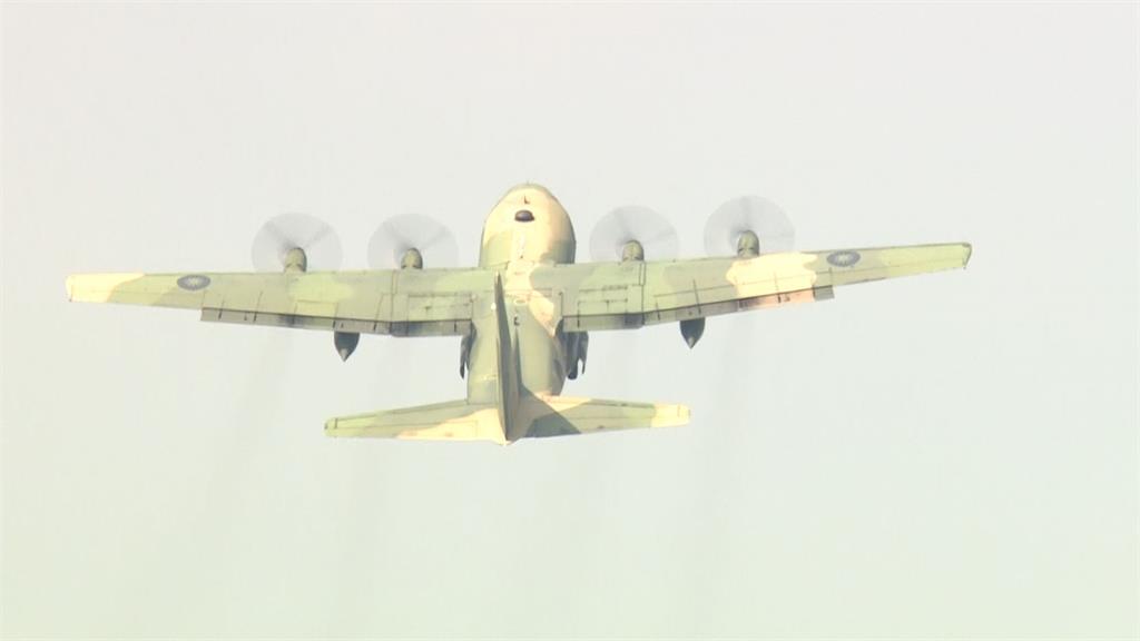 C-130戰術運輸機高速衝場。圖：台視新聞
