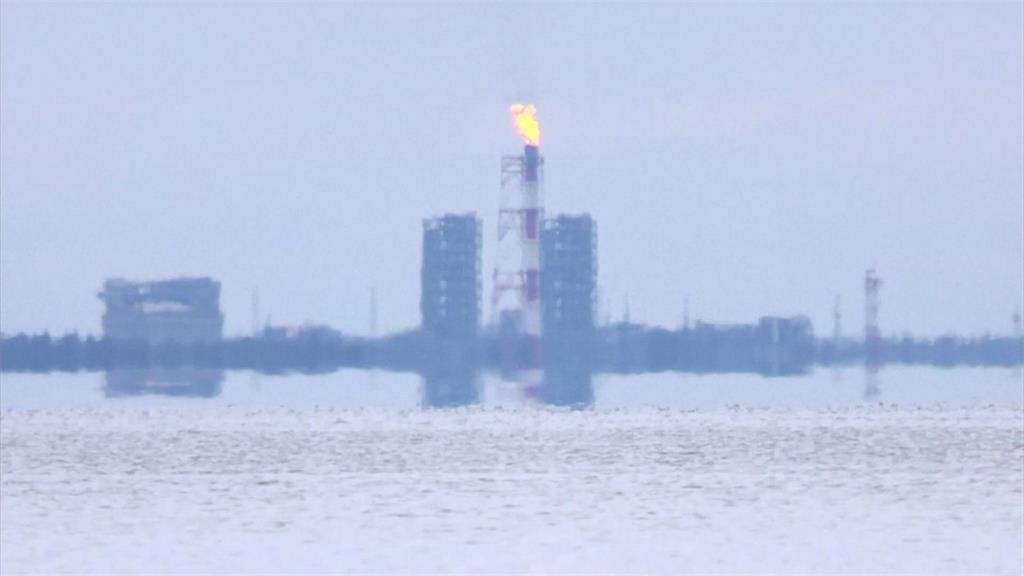 俄羅斯大量燃除滯銷的天然氣。圖／路透社