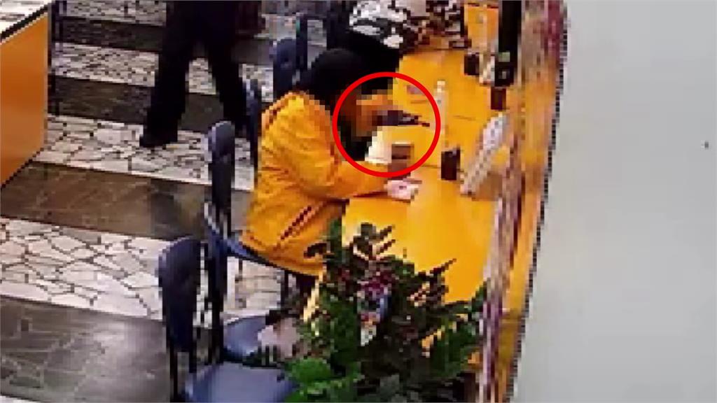 刮刮樂中5千樂極生悲！萬元皮夾被阿婆偷走 回來剩200元