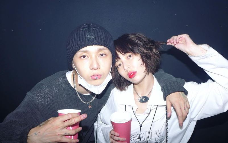 南韓歌手泫雅與未婚夫DAWN分手，結束7年感情。圖／翻攝自Instagram@hyojong_1994