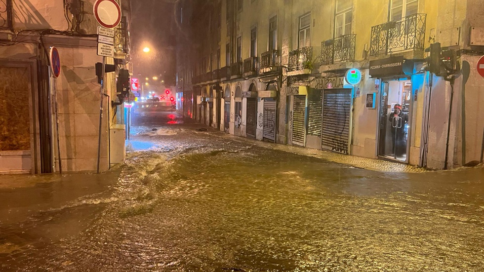 葡萄牙里斯本洪水泛濫成災。圖／翻攝自推特@alentejo_1970