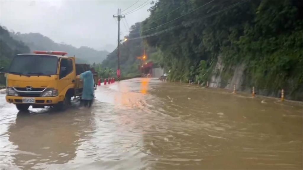 竹東暴雨「山路變激流」 21歲女大生摔車送醫不治