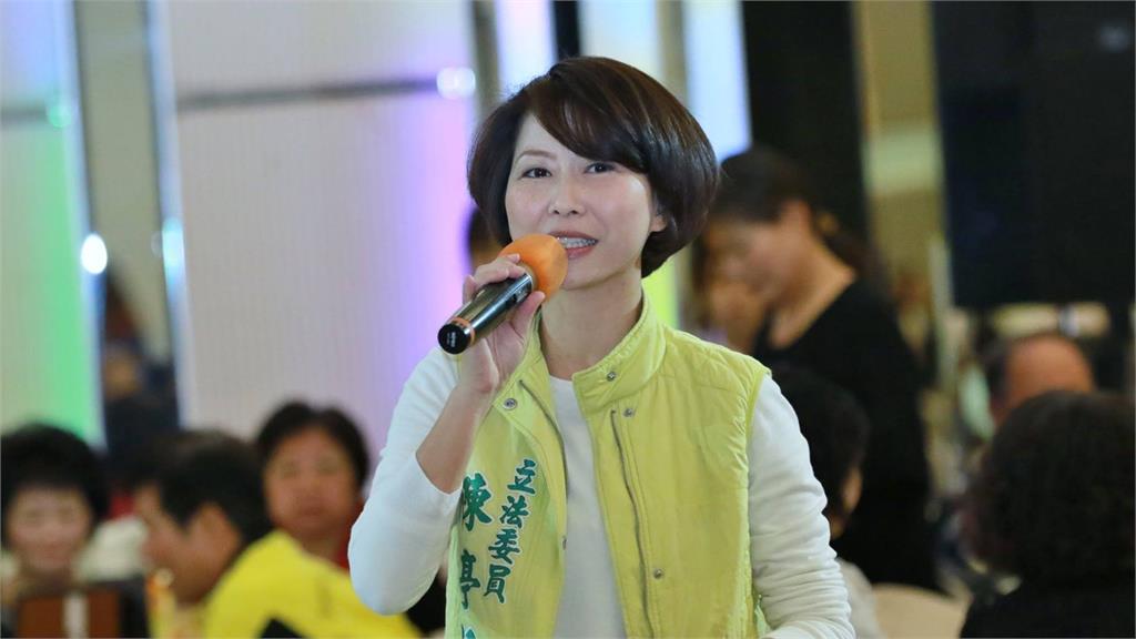 台南市第3選舉區民進黨籍的陳亭妃自行宣布當選。圖／翻攝自Facebook@fififans