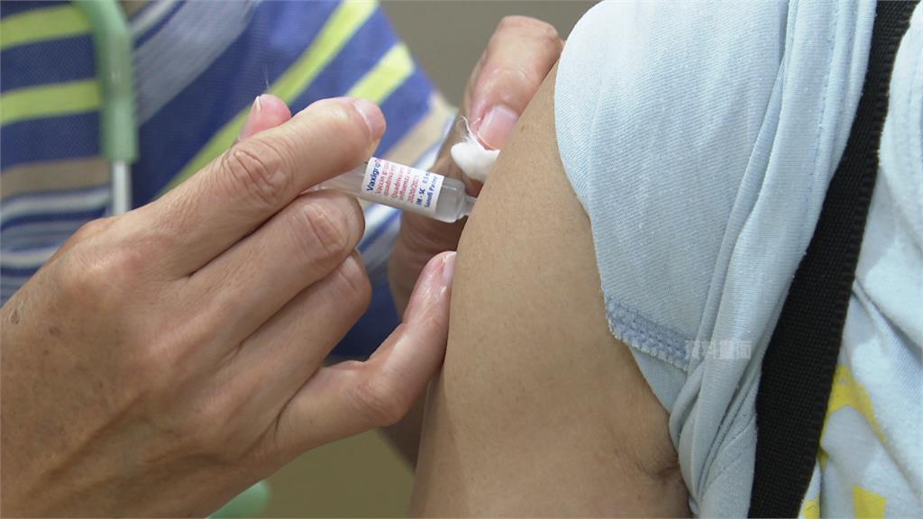 日前有孩童施打疫苗後出現頻尿症狀，但是否與流感疫苗有關仍待查驗。圖：台視新聞（示意圖）