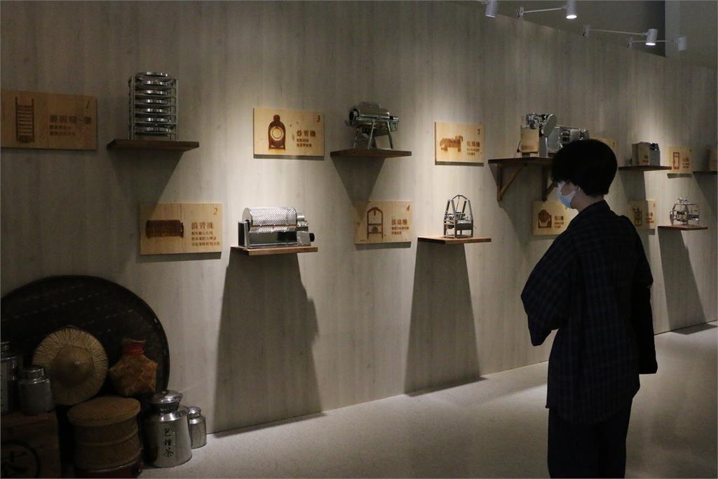 「茶山學特展」展示多樣製茶器具。圖：新北市政府文化局提供