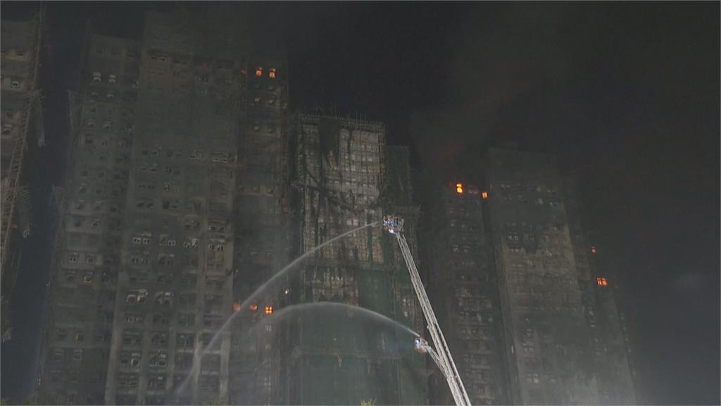 宏福苑大火釀65死！樓梯間救出1生還者 消防持續搶救中