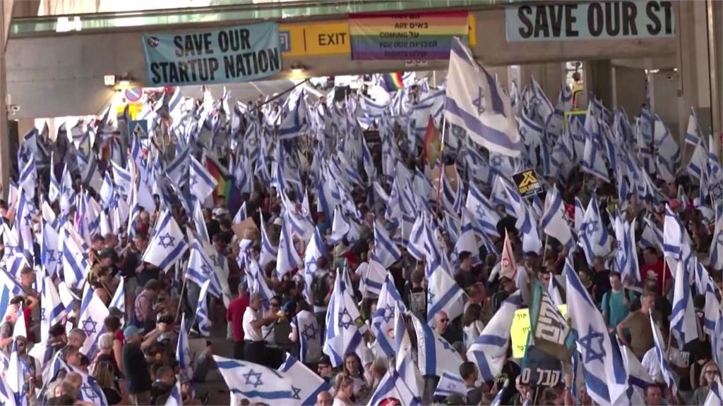 以色列人反政府示威風潮週二再升級。圖／美聯社、路透社