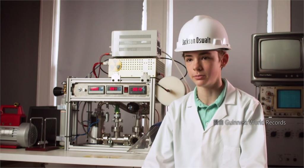 美國有名少年，12歲的時候在房間，建造出一台小型的核融合裝置，打破金氏世界紀錄，成為全世界最年輕製造出核融合裝置的人。圖：翻攝自Guinness World Records