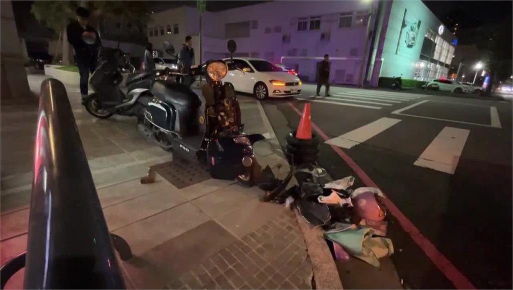 女駕駛疑闖紅燈衝撞2機車！1騎士倒地失去意識 送醫搶救不治