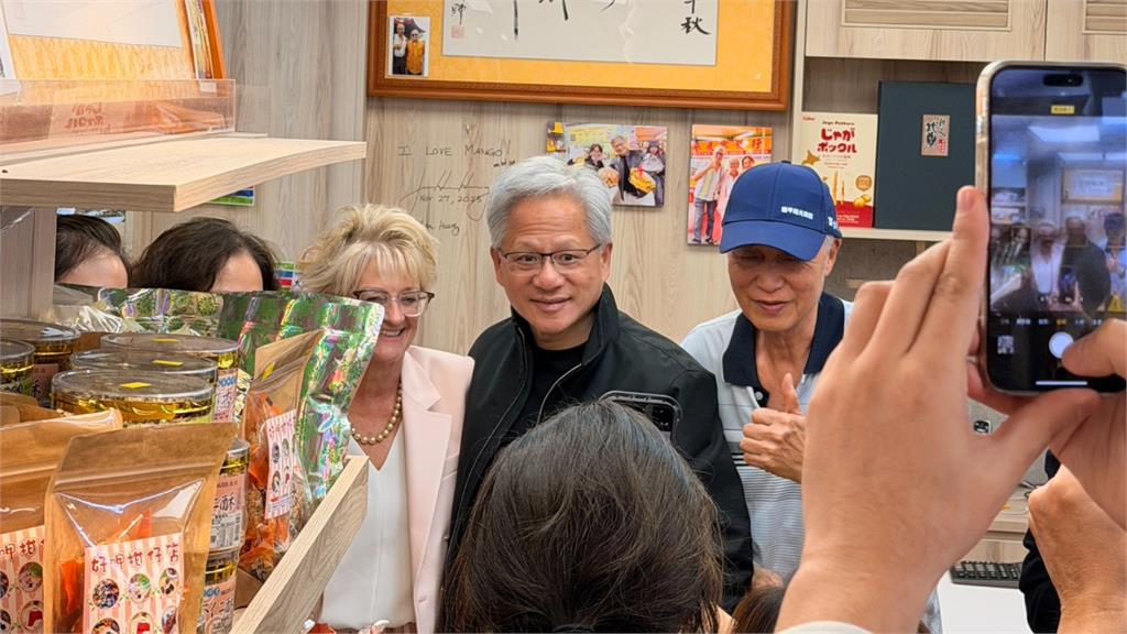 黃仁勳無預警突襲來台！奔花娘小館餐敘、四平街挑選蜜餞被目擊