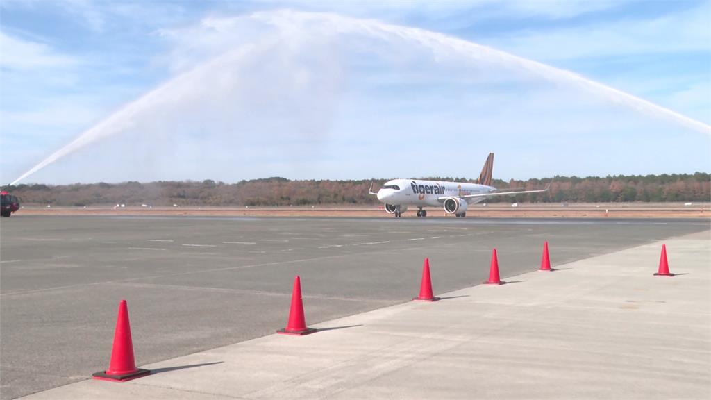 台灣虎航「高雄、台南直飛熊本」今首航！日方噴水禮迎來訪旅客