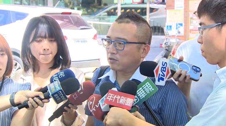 民眾黨秘書長周榆修接受媒體訪問。圖／台視新聞