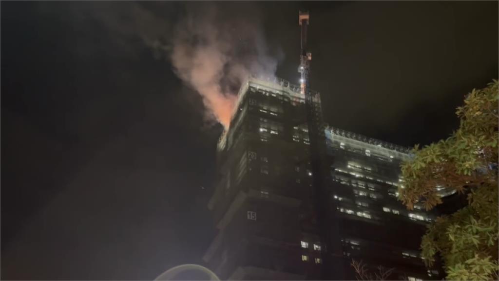 台南晚間驚傳火警！ 安南區新建大樓26F竄火舌