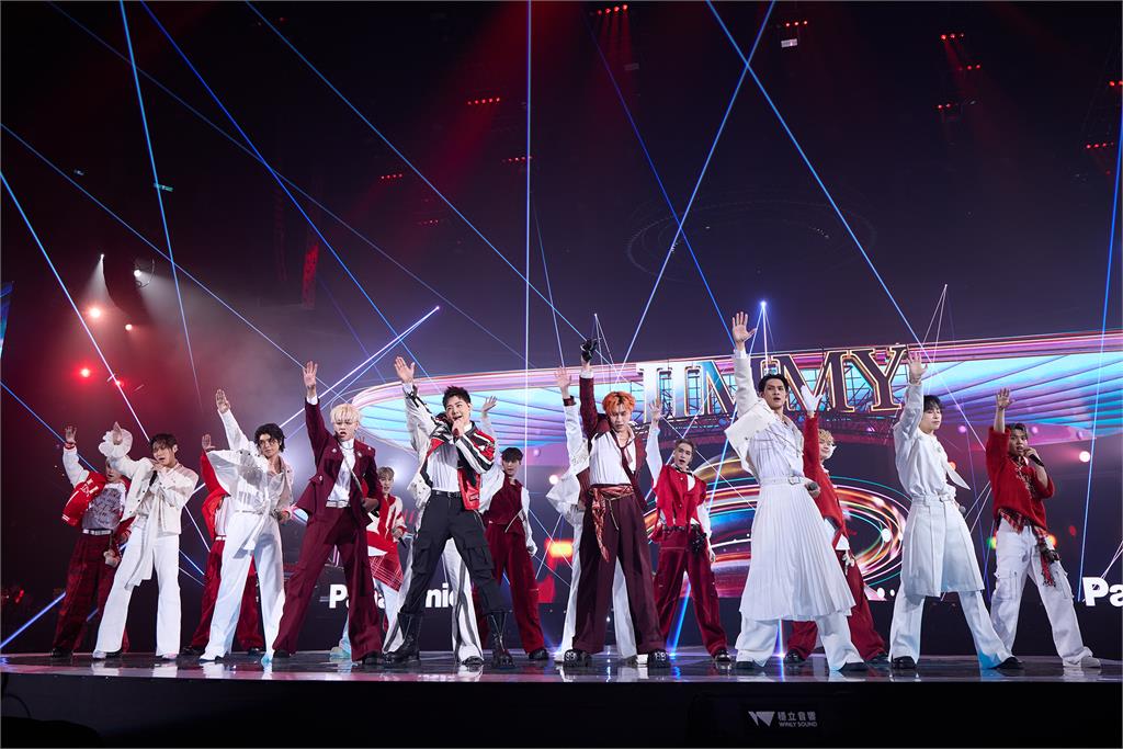 林志穎與新生代男團FEniX、F.F.O、U:NUS合作演出，成為收視高點。圖／台視