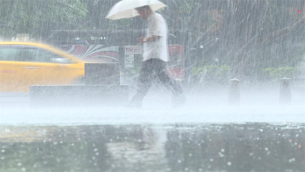 水氣移進台灣上空，氣象局發布大雨、豪雨特報。圖／台視新聞（資料畫面）
