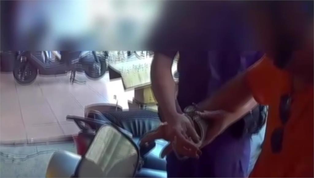 金門一名50多歲男子騷擾一名60多歲已婚女子，警方依違反跟騷保護令罪逮捕。圖／台視新聞