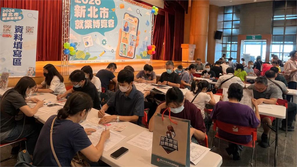 新北就服榮服處合作就博會 48家廠商大舉徵才
