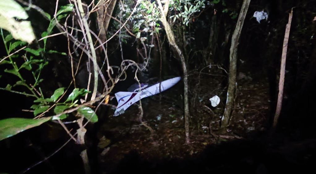 屏東高樹鄉山區昨（7）日晚，傳出有一輛輕航機失事墜毀，機上2人皆罹難。圖：台視新聞
