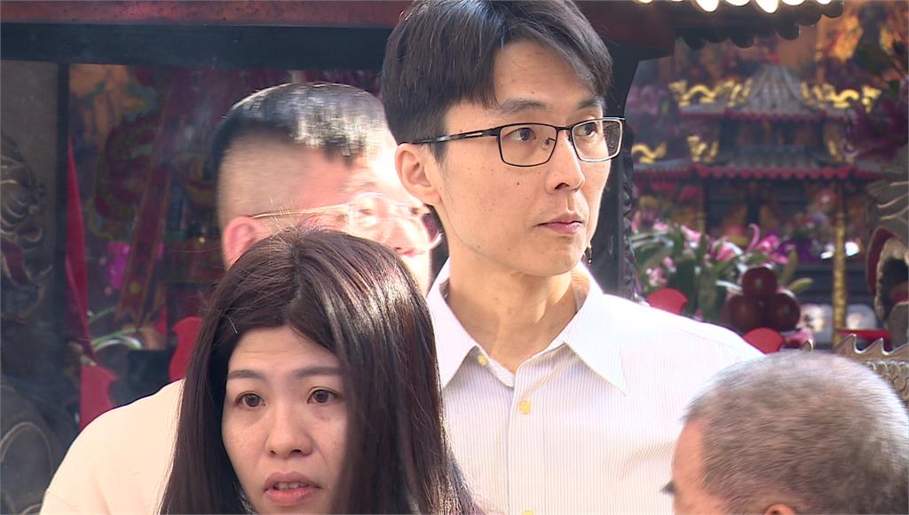 家樂福員工打敗「金釵」！黃國昌首同台陳彥廷 42歲光電碩士背景起底