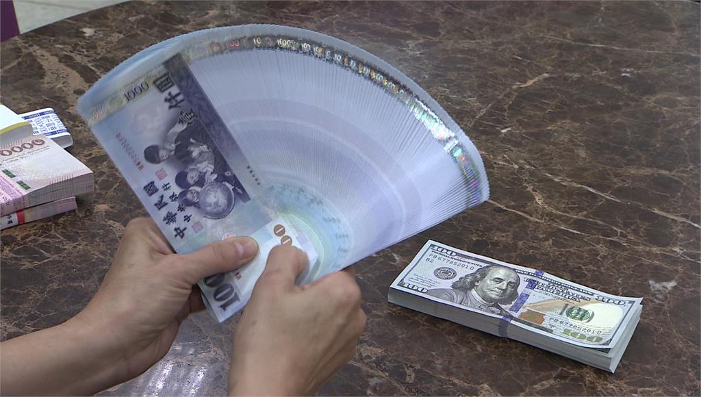 美元指數重站100大關 新台幣連6貶收30.954