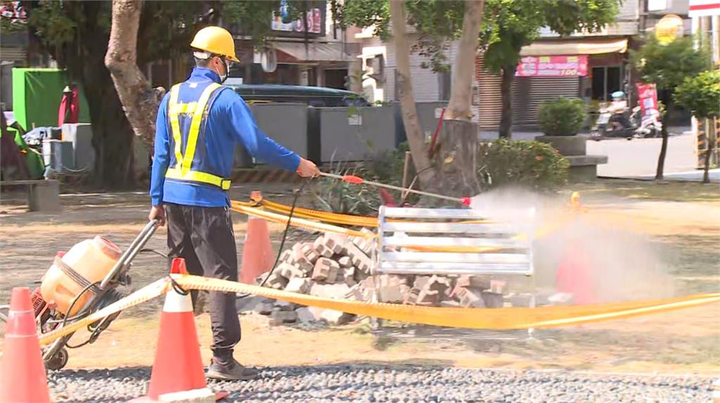 民眾沒戴口罩公園下棋 里長拉布條「封園」