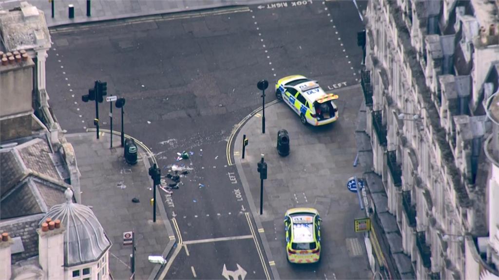 上週末倫敦市中心的列斯特廣場發生襲警案。圖／路透社