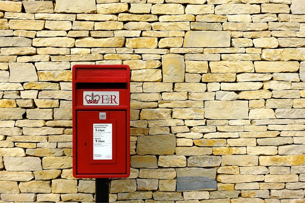英國皇家郵政（Royal Mail）公布首款印有查爾斯三世肖像的郵票。圖／翻攝自Pixabay（示意圖）