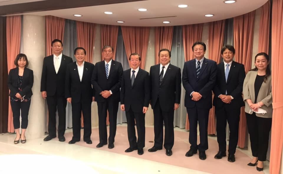 駐日代表謝長廷在臉書透露，月底將有7位日本國會議員訪台。圖／翻攝自Facebook@謝長廷