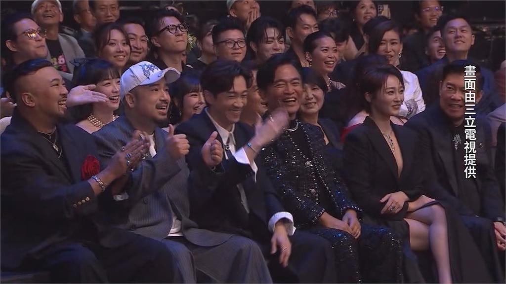 Lulu在金鐘開場表演時，「前任和現任」阿達與陳漢典在台下「世紀同框」。圖／三立電視畫面提供