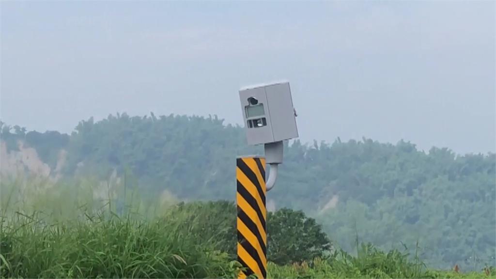台南玉豐大橋旁測速照相機，近日轉向取締。圖／台視新聞