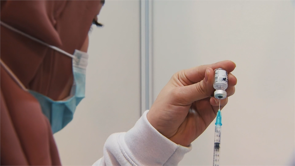新冠肺炎疫苗全球開打，一週施打人數約等於台灣人口。圖：翻攝AP Direct（示意）