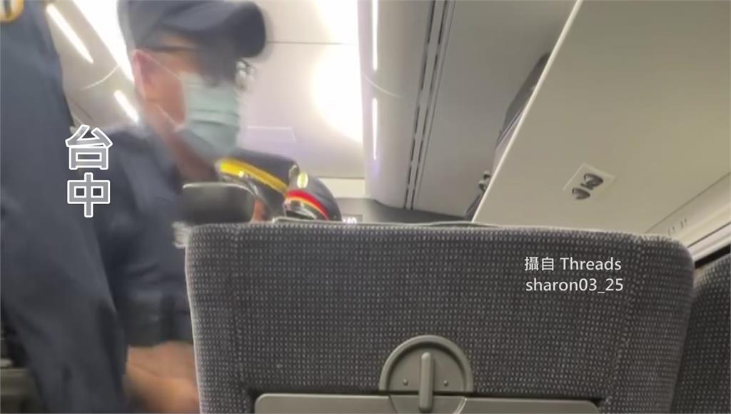 連2天占位惹罵！遭抬下火車婦 又「坐著不走」被警強拖下車