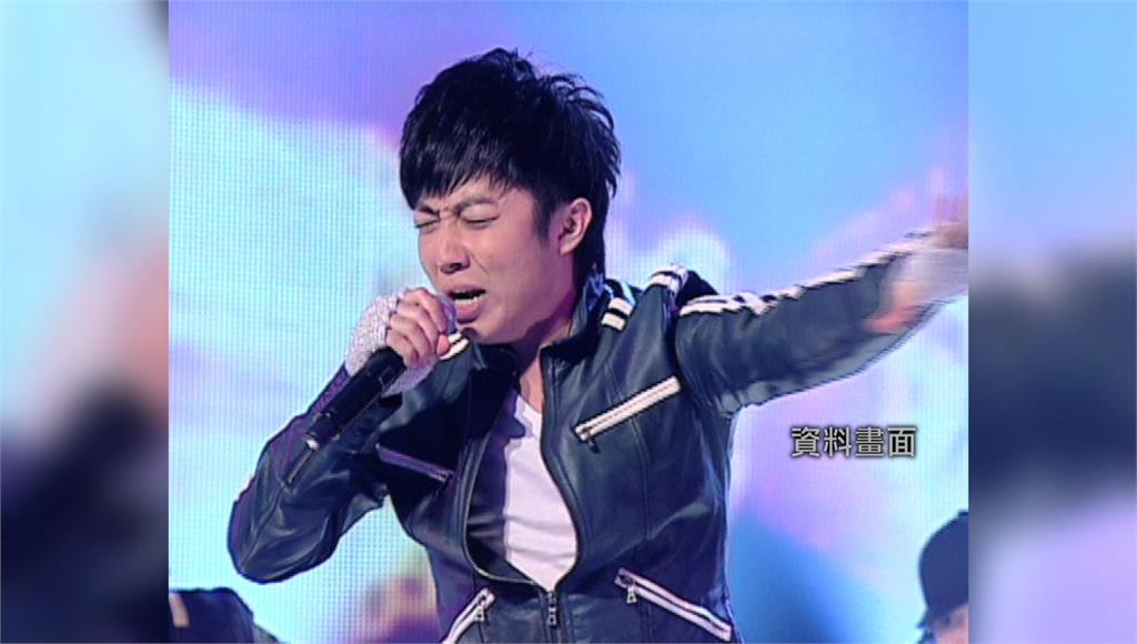 艾成從小就有歌手夢，19歲到台灣發展，並在《超級偶像》闖出名號。圖／台視新聞（資料畫面）