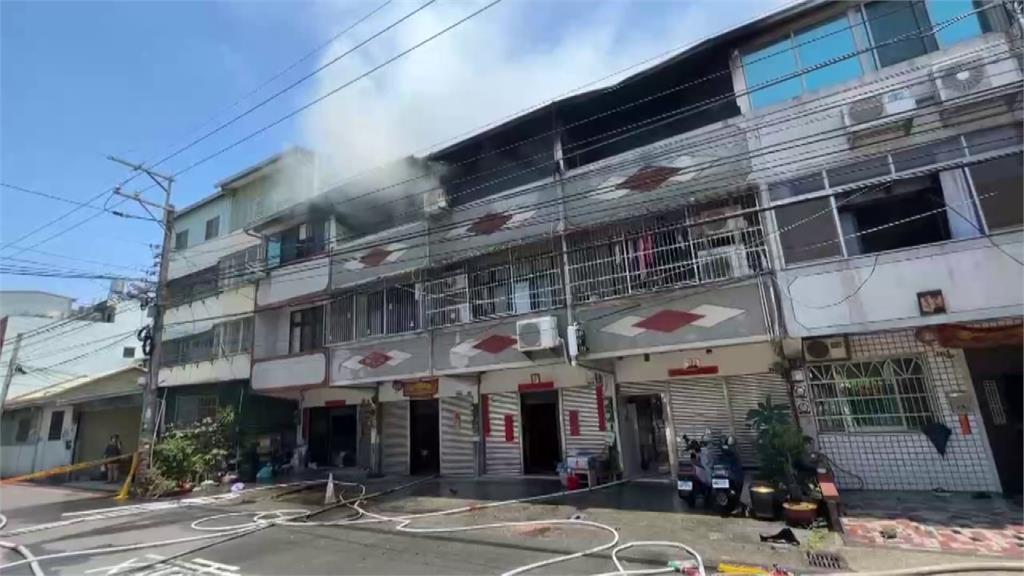 透天厝火警「3F狂竄烈火濃煙」 消防急搶救