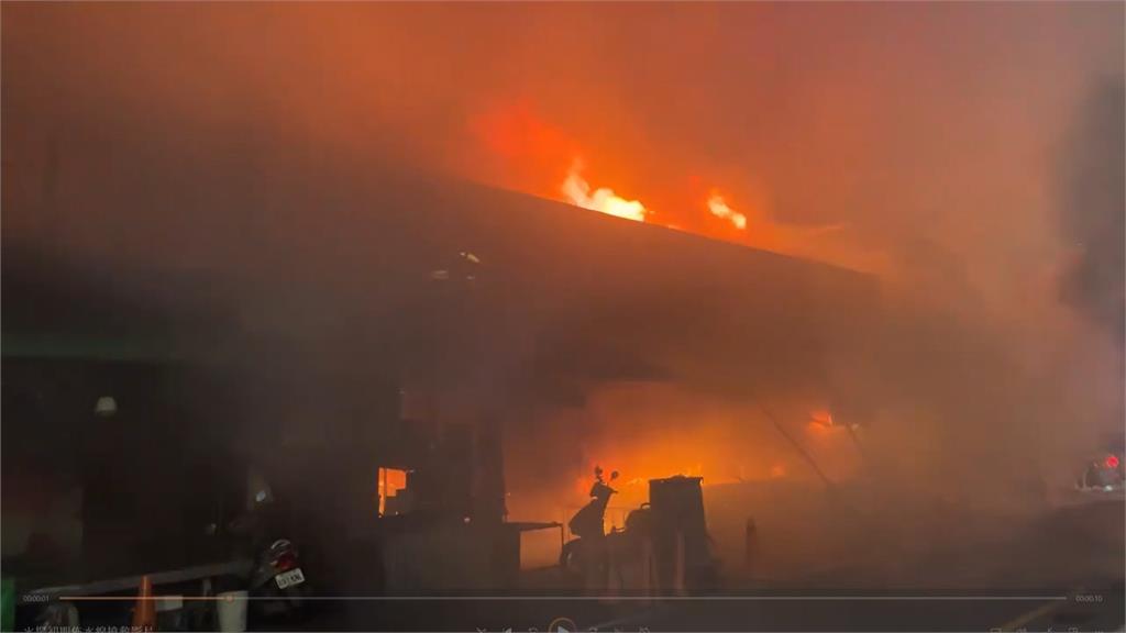 桃園南門市場「燒毀2/3區域」 疑電線走火釀災