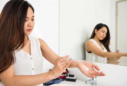 異膚保濕技巧「正確塗乳液護手.臉.身體與頭皮」 減少乾燥與搔癢