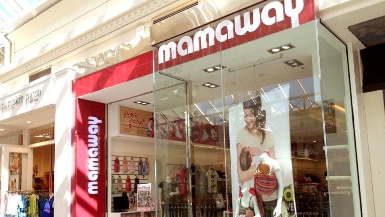 媽媽餵因稱「嬰兒配方奶粉含糖量高」引起爭議。圖／翻攝自FB@Mamaway