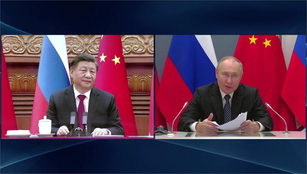 俄羅斯總統普亭與中國領導人習近平，30日進行視訊對話。圖／路透社