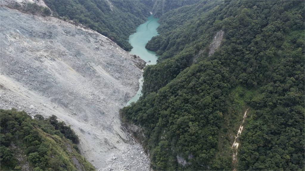 萬里溪堰塞湖紅色警戒　花蓮萬榮村17日停班停課
