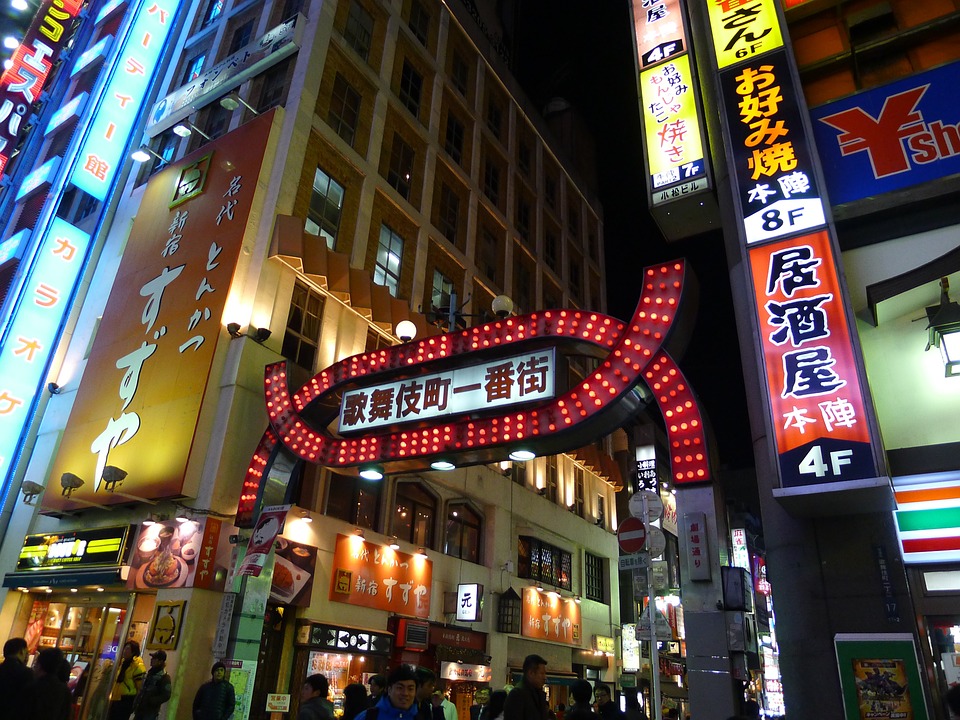 迎來黃金週，新宿歌舞伎町人潮絡繹不絕。圖／翻攝自Pixabay