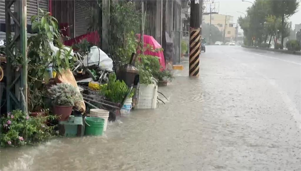 南投暴雨，名間鄉新街村部分路面出現淹水情況。圖／台視新聞