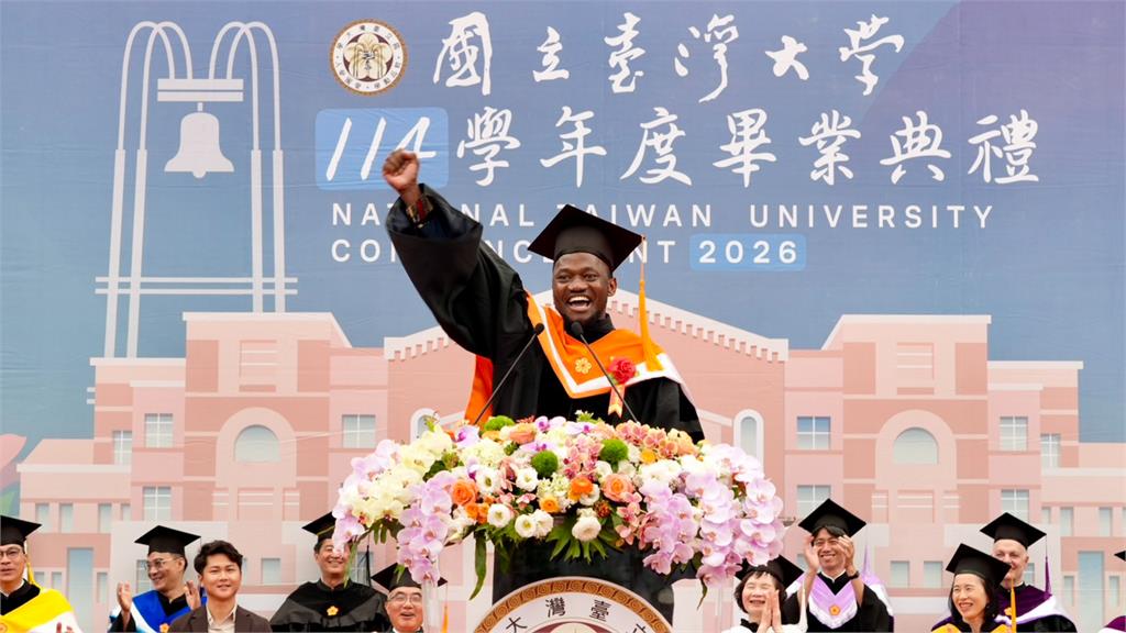 半顆地瓜果腹、靠月光讀書　坦尚尼亞少年獲珍古德提攜拚成台大博士
