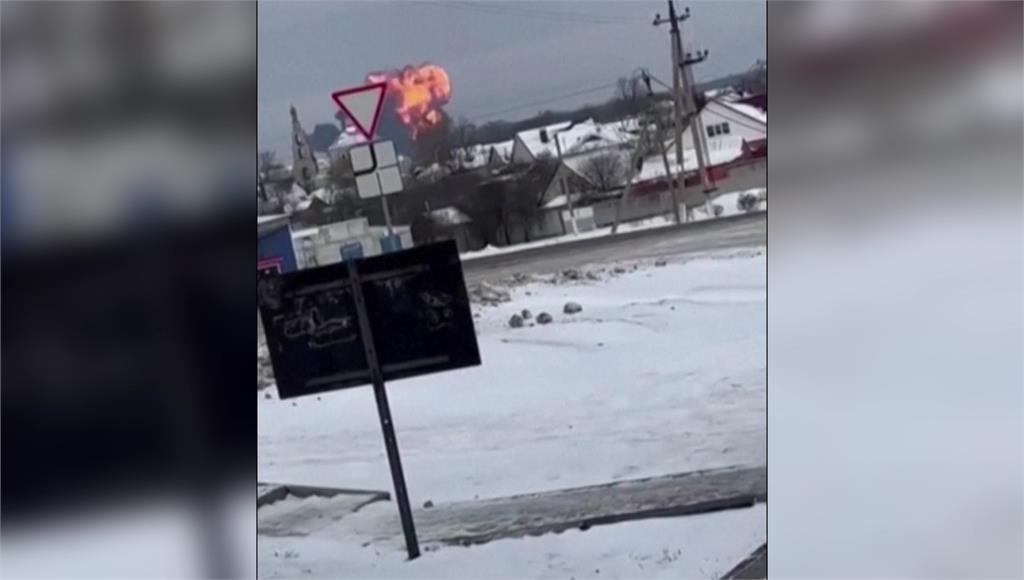 俄軍機在烏克蘭邊境墜毀。圖／路透社