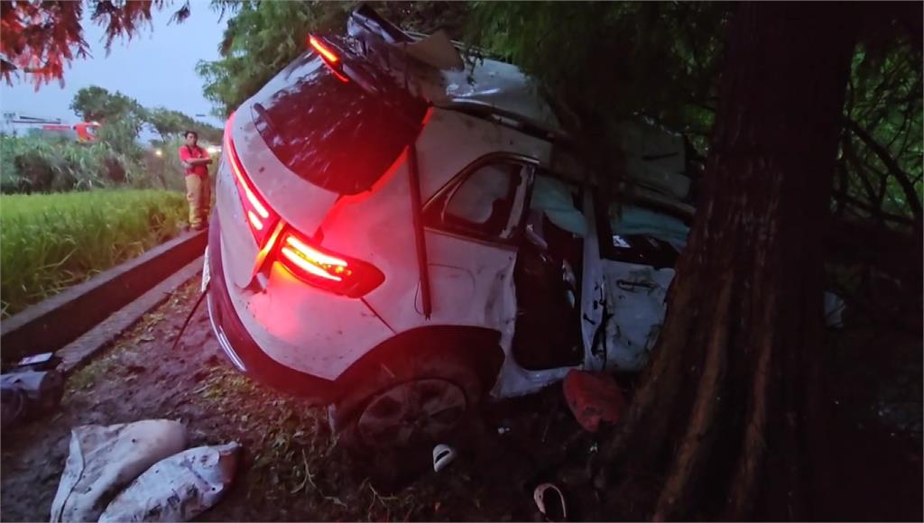 宜蘭轎車自撞零件四散 1人OHCA 4人傷送醫