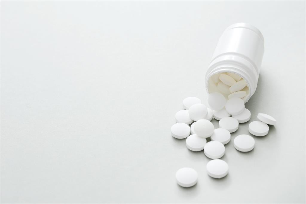 台灣製作退燒藥的材料如乙醯胺酚，可能會面臨短缺危機。示意圖／翻攝自freepik