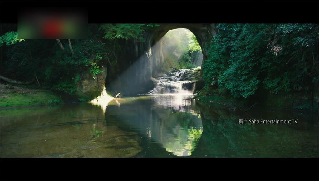 光影和水面倒影形成心型。圖／翻攝自YouTube@Saha Entertainment TV