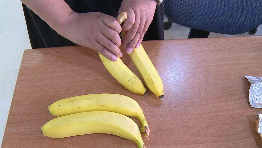 香蕉容易過熟變黑，網路上有人分享保存妙招。圖／台視新聞