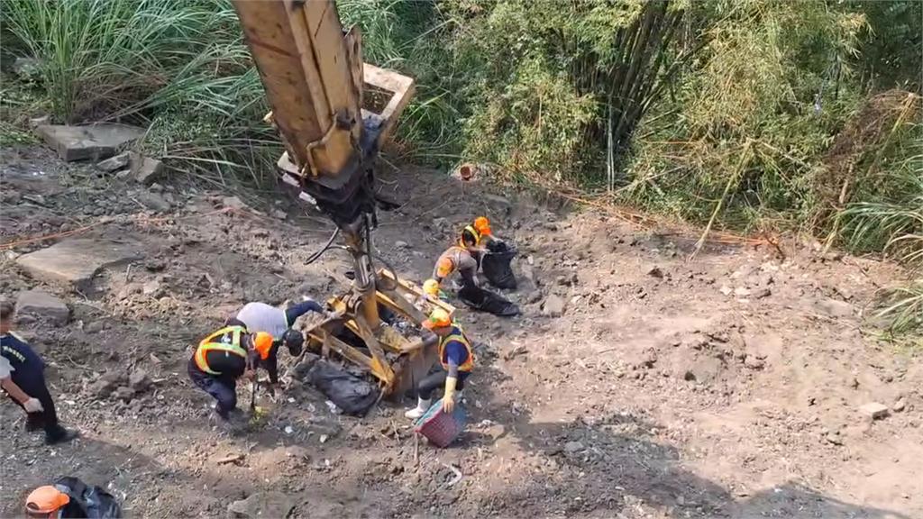 高雄月世界「垃圾山」環保局火速清完！ 台南善化某業者涉重嫌