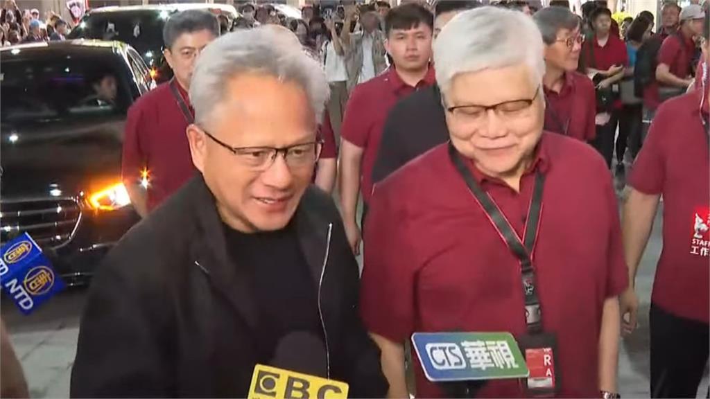 黃仁勳現身台積電運動會 同框魏哲家暖喊：就像一家人