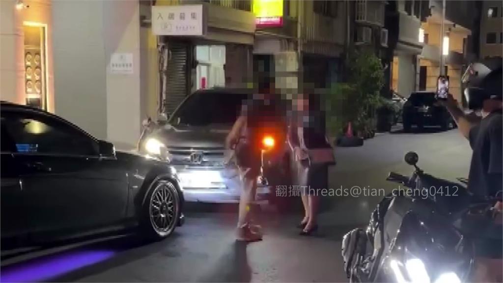 58歲女駕駛誤闖單行道 對向22歲男持球棒嗆聲、作勢攻擊